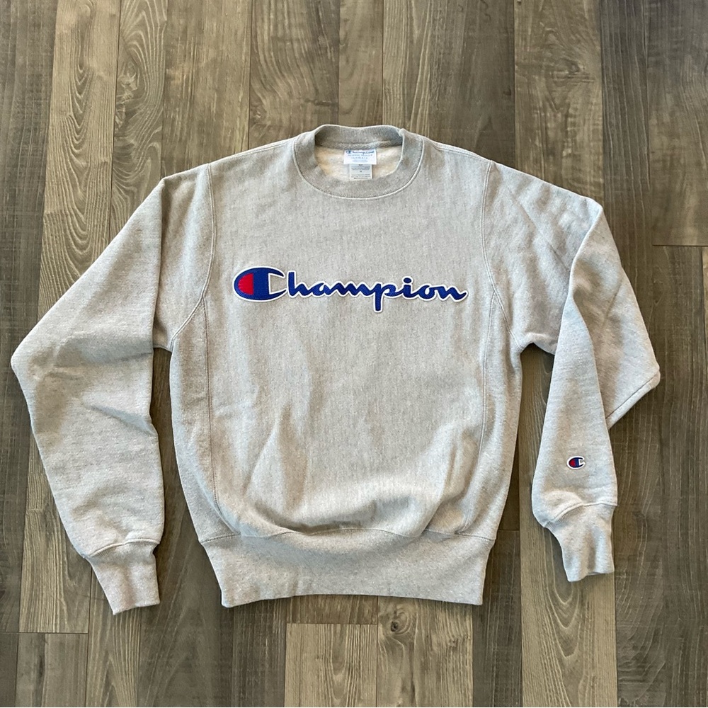 VTG Champion Reverse Weave Spellout Crewneck Sweatshirt 
Men’s XS 
Ash Gray